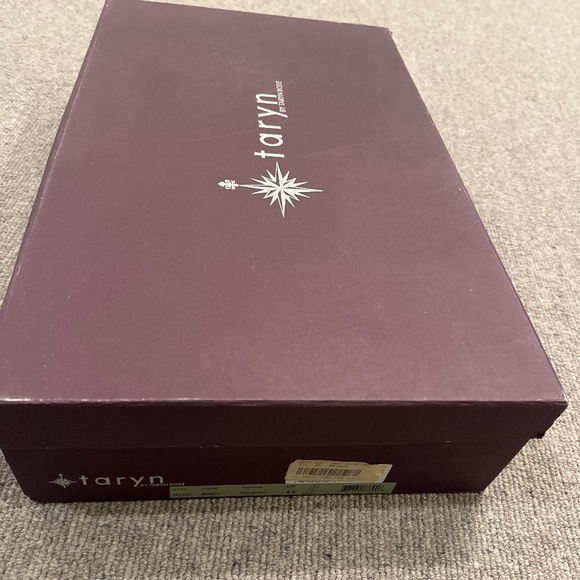 NWT 👢TARYN WOMENS HELIUM TALL BOOT IN BRANDY COLOR SIZE 9.5 WITH SIDE ZIPPERS - Picture 10 of 16